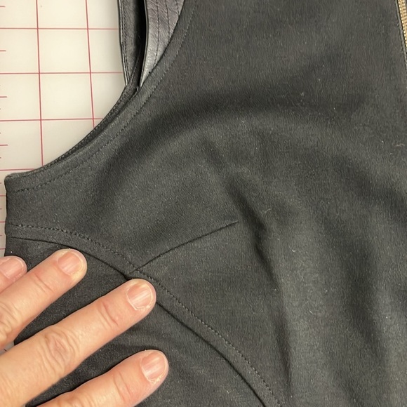 ANN TAYLOR Faux Leather Detail Gold Zip Career/Minimalist Black Sheath Dress 6 - Picture 5 of 15